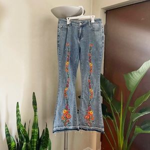 Floral-Embroidered Bell Bottom Frayed Jeans with Pearls